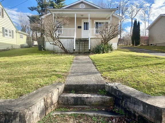 3rd image of 222 E Maple Ave