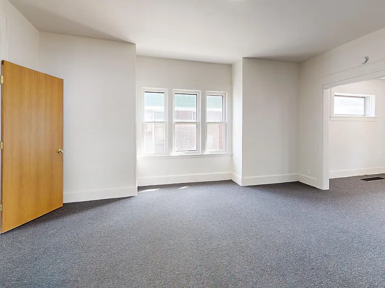 109 W Ely St — Photo 37