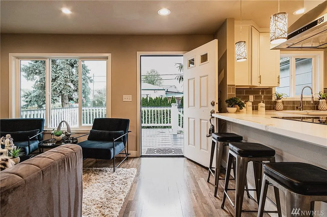 5 bed, 2100 sqft, $4,800 — Photo 3