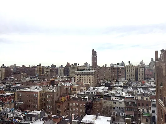 Rented by LIVING QUARTERS NY INC | media 18