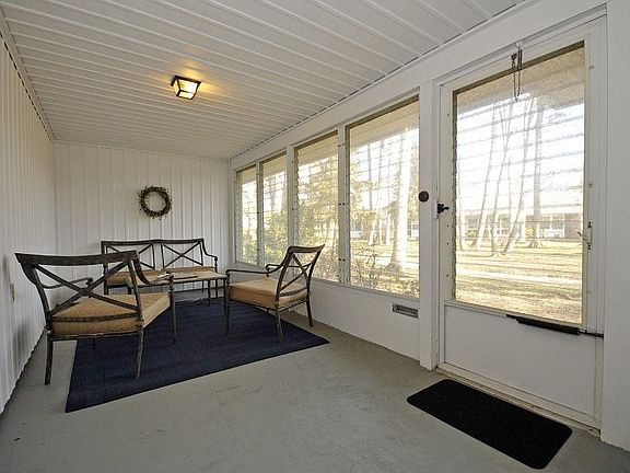 4th image of 608B Lake Point Dr