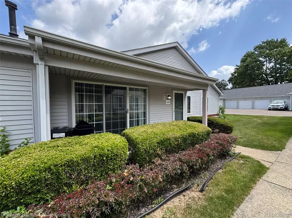 1041 Leisure Dr, Flint, MI 48507