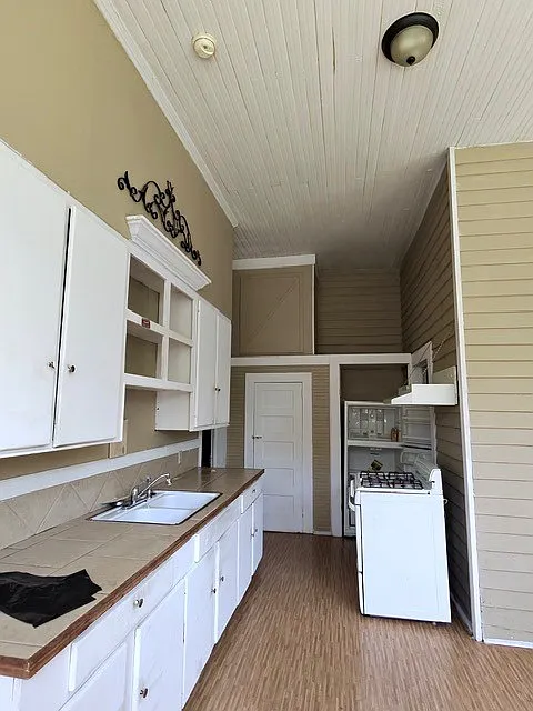 Dampeer Street Duplex - 240 — Photo 3