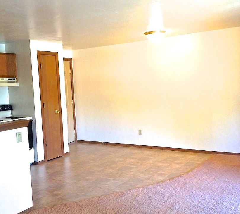 1st image of 578 N Danz Ave APT 8