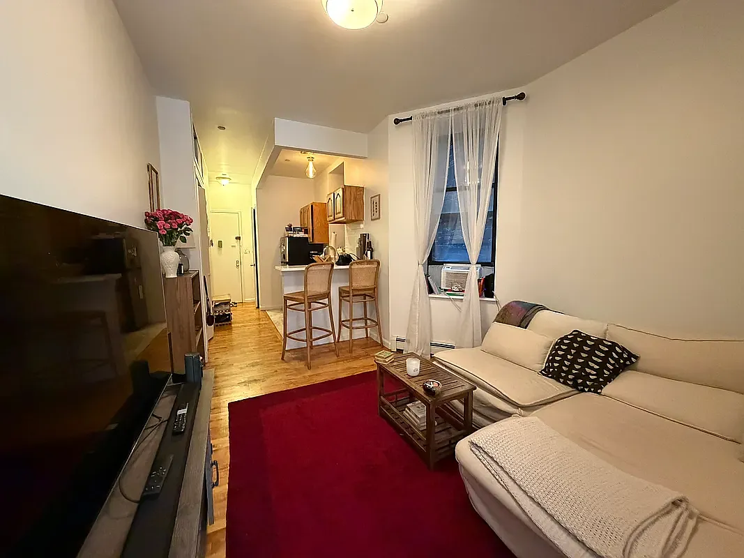 122 Allen Street — Photo 3