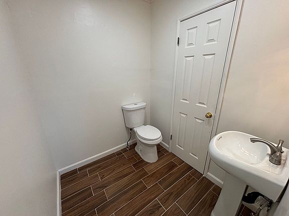 5th image of 4040 Toland Way