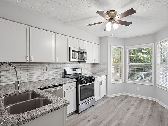 2nd image of 6430 Oakleaf Way
