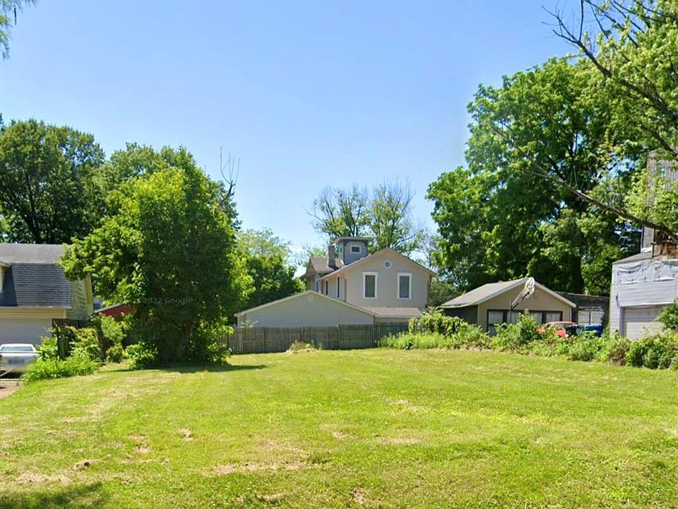 2nd image of 39 N Maple Ave
