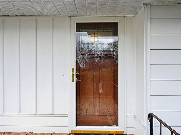 4th image of 1210 E Chestnut St