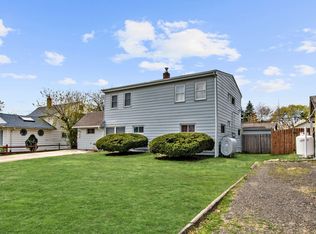 65 Great Oak Rd, Levittown, PA 19057