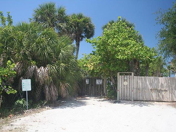 4th image of 421 Gulf Dr