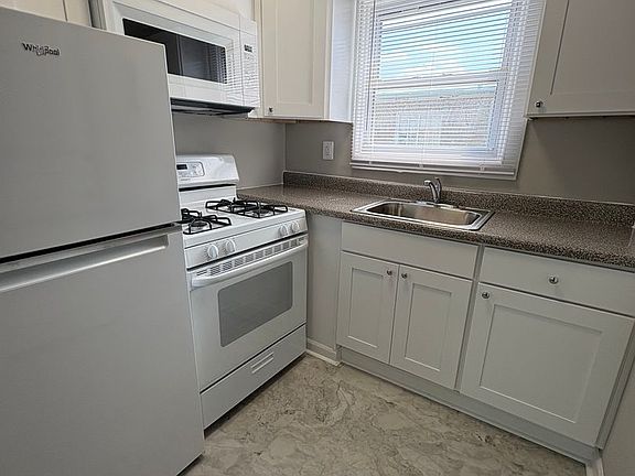 3rd image of 135-143 S Waller Ave #As-d-3