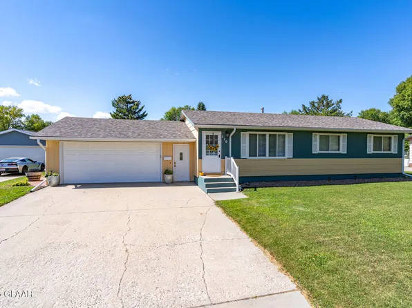 210 Adams St, Crookston, MN 56716