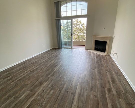3rd image of 1728 Colby Ave #301