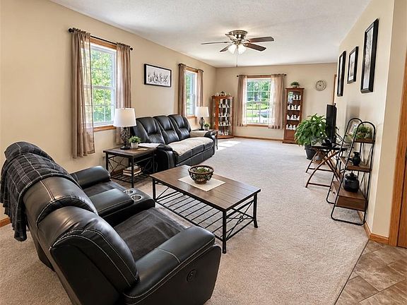 3rd image of 426 Lawn Ave