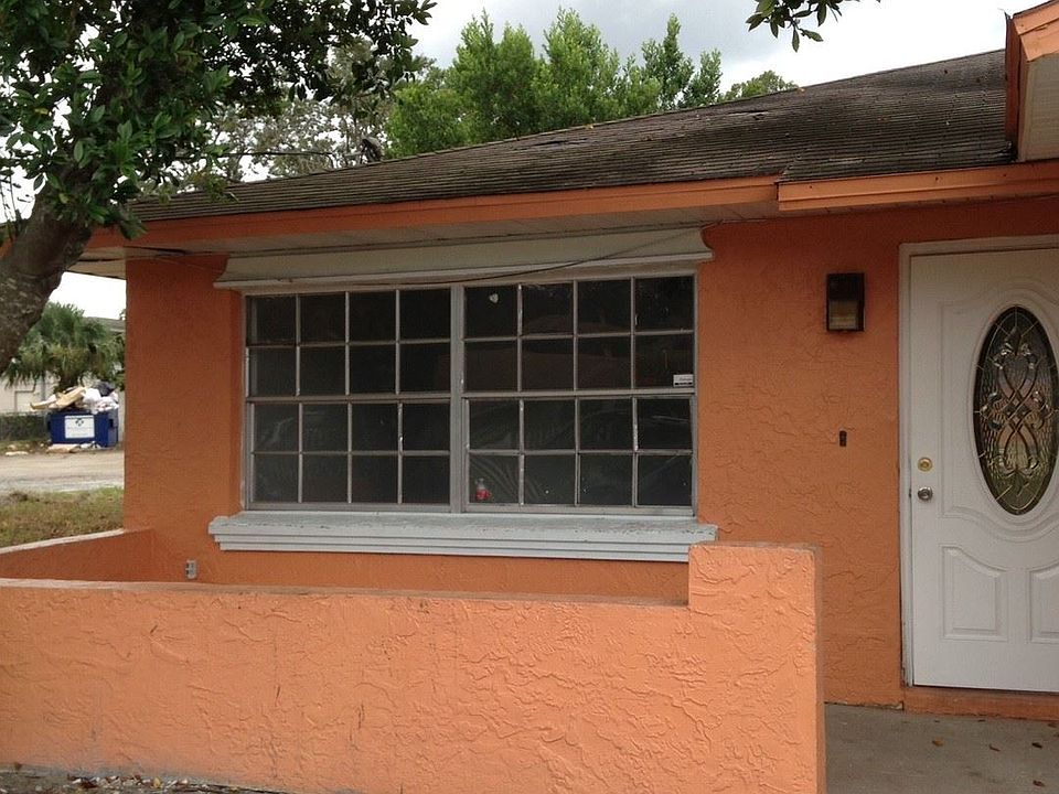 2nd image of 826 Charles St