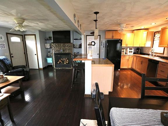 4th image of 71 Wayside Ln