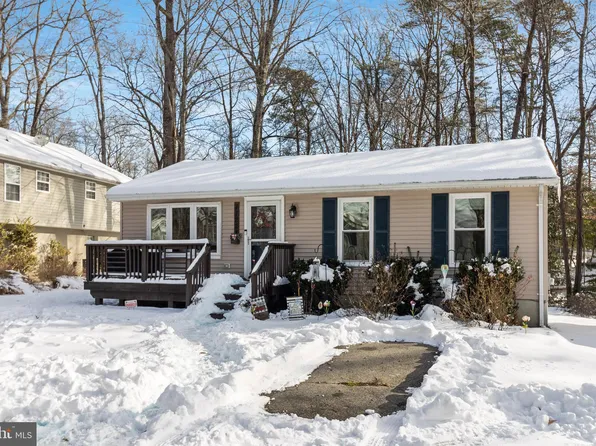 11224 Hickok Ln, Lusby, MD 20657