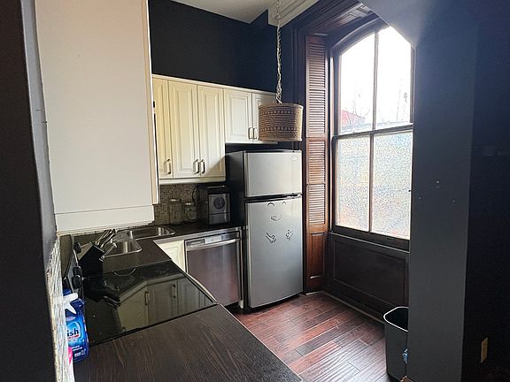 5th image of 241 Northampton St APT 2
