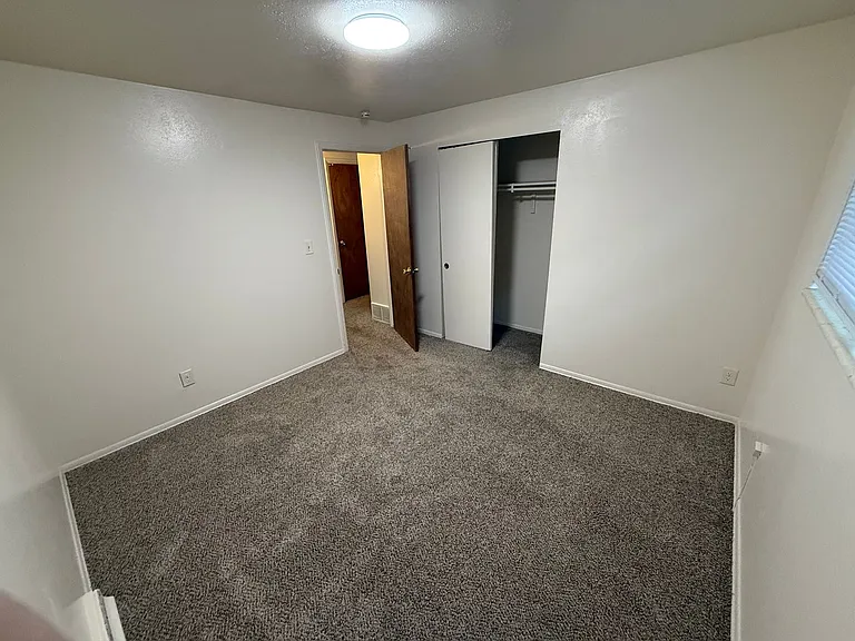 225 Terry St — Photo 9
