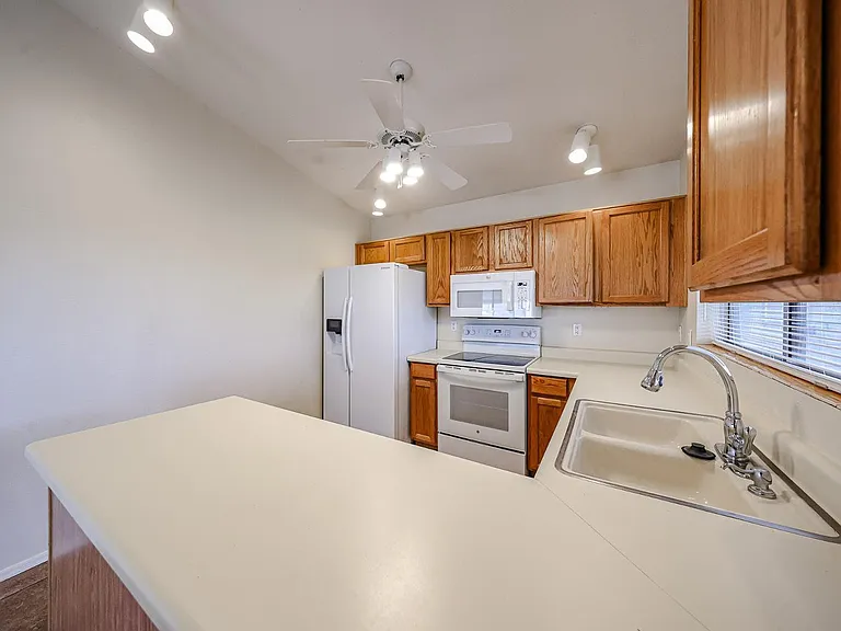 10935 W Ruth Ave — Photo 24