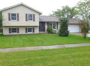 24526 S Edwin Dr, Channahon, IL 60410