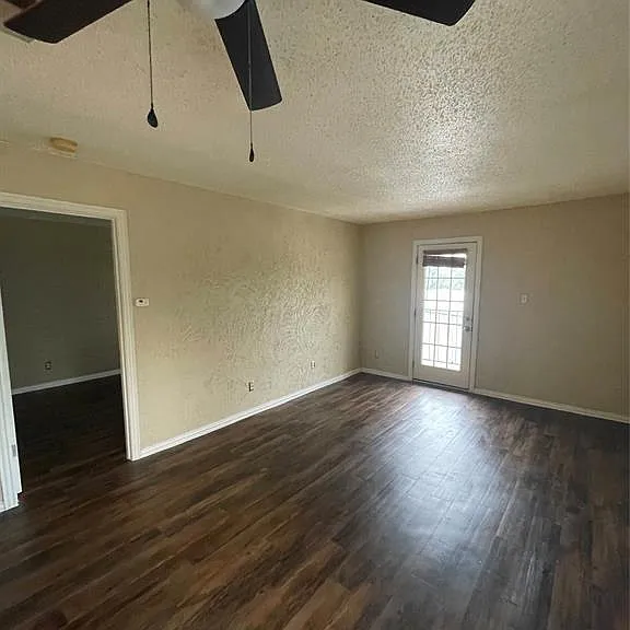 516 S Park Dr #201 — Photo 4