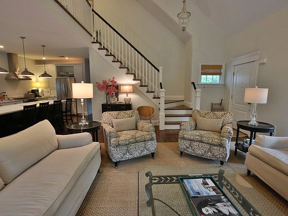 3rd image of 7 Watson Ln
