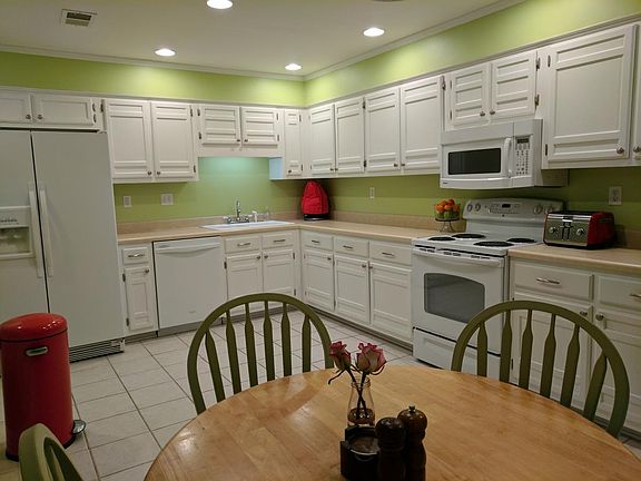 Eat In Kitchen