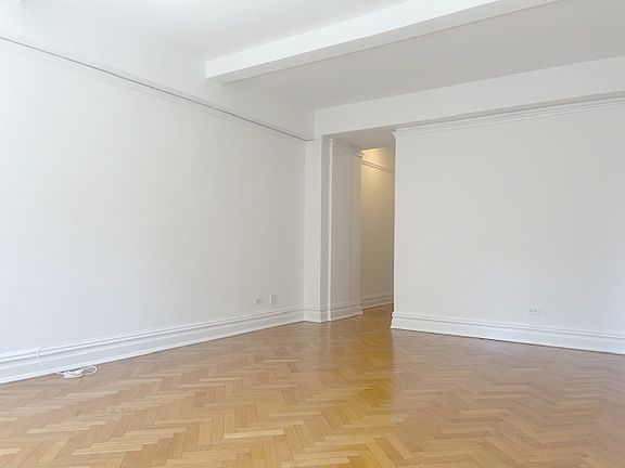 3rd image of 37 W 72nd St APT 12B