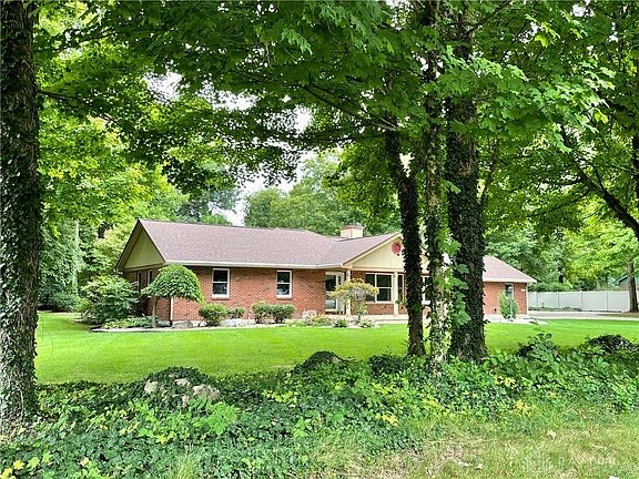 5th image of 340 Vanessa Dr