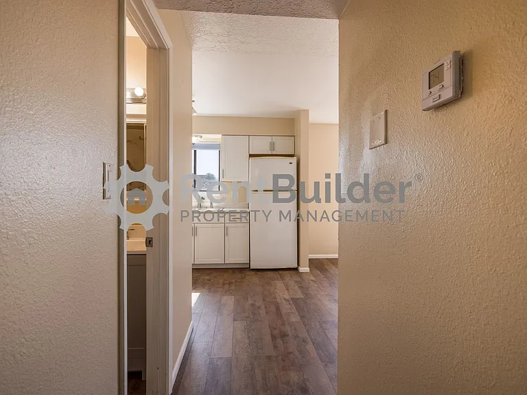 301 Geraldine Loop SE — Photo 15