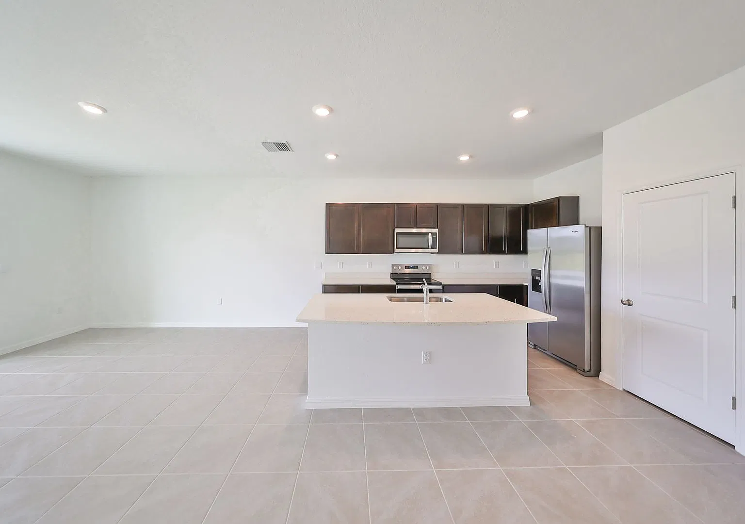 Gorgeous Townhome in Farm At Varrea — Photo 4