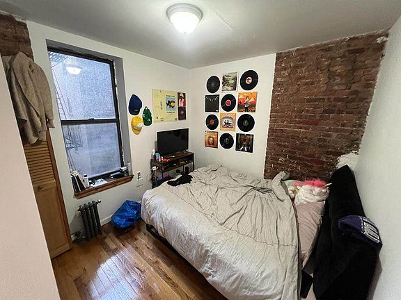 4th image of 202 E 7th St APT 1D