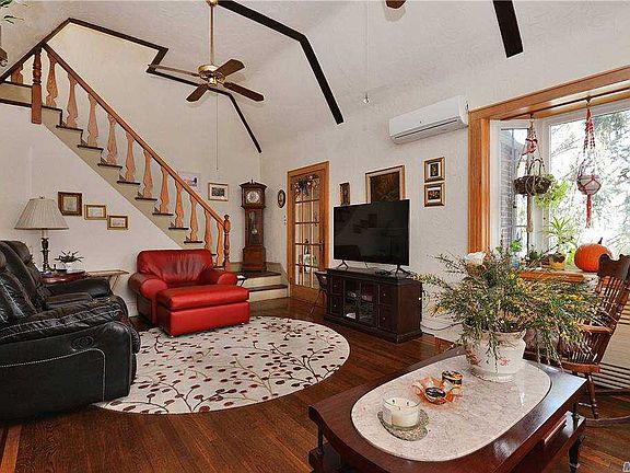 3rd image of 15631 95th St