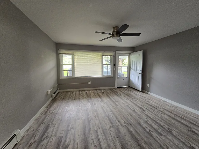 416 Old Claremont Rd #4 — Photo 9