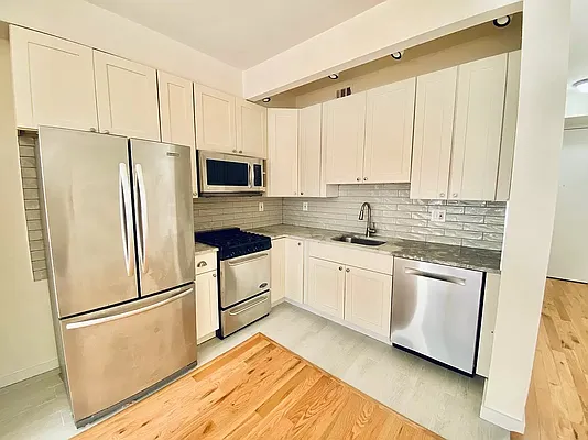 Rented by RELO REDAC INC. | media 3