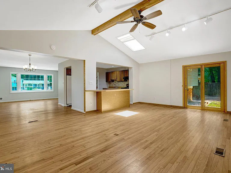 8236 Governors Ct — Photo 11
