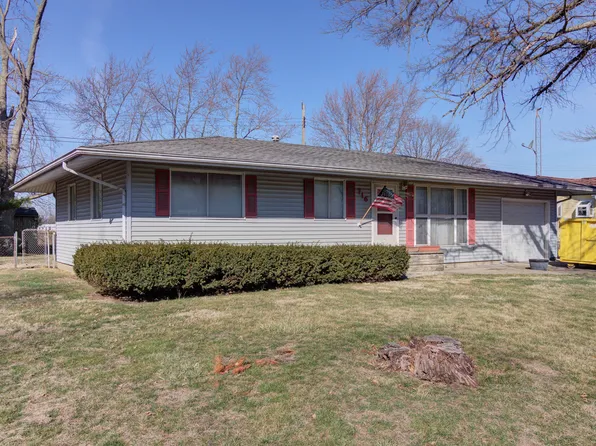 716 Southland Circle Dr, Tuscola, IL 61953