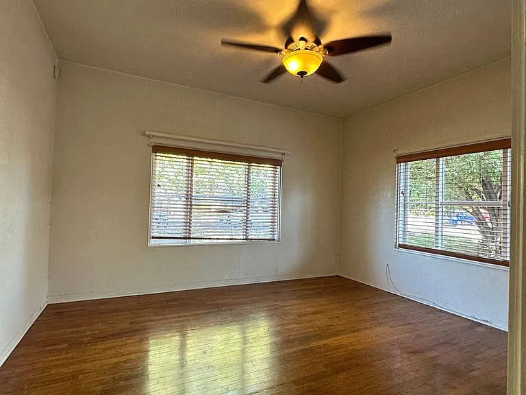 1115 S Maple Ave — Photo 29