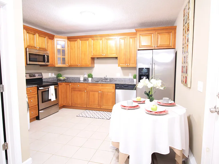 7 Maple Pl #1 — Photo 3