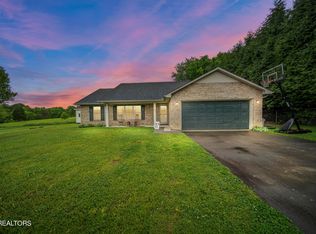 5620 Brandon Park Dr, Maryville, TN 37804