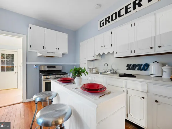 3542 New Queen St, Philadelphia, PA 19129