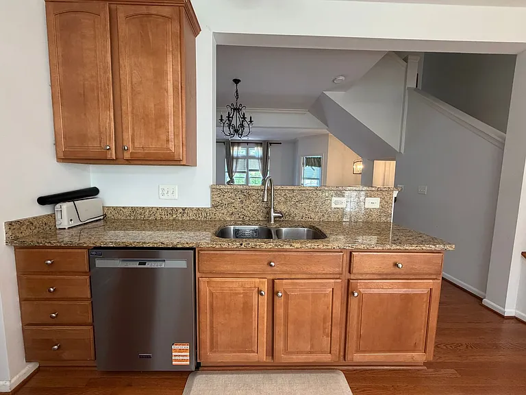 829 Rainier Rd — Photo 13