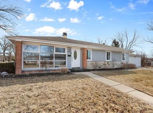 1903 Big Oak Cir, Northbrook, IL 60062