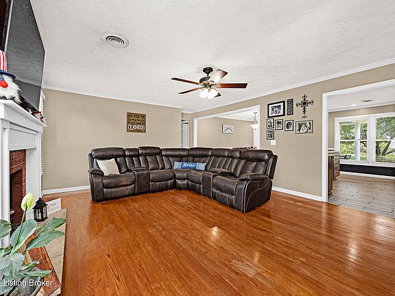 4th image of 825 Thomas Ln
