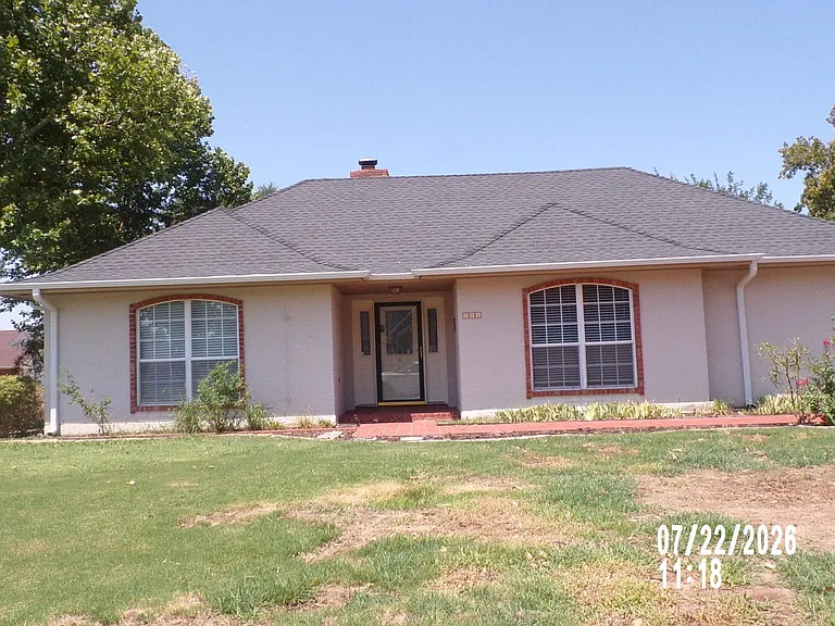 802 NW Seaton Pl — Photo 1