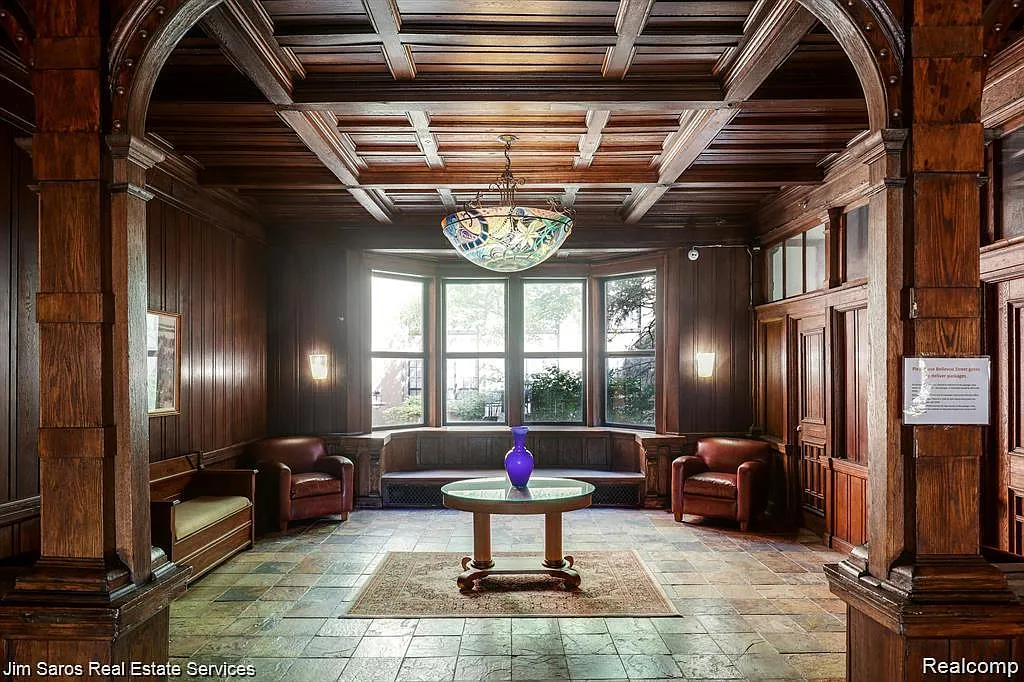 2 bed, 10000 sqft, $1,700 — Photo 2