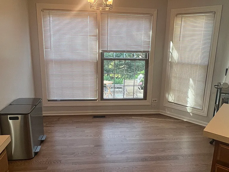 27W220 Chelsea Cir — Photo 8