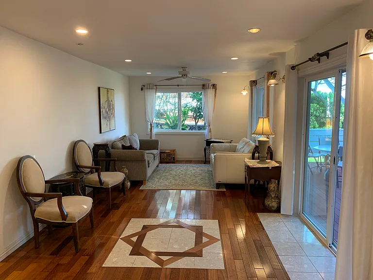 Mariposa Dr — Photo 6